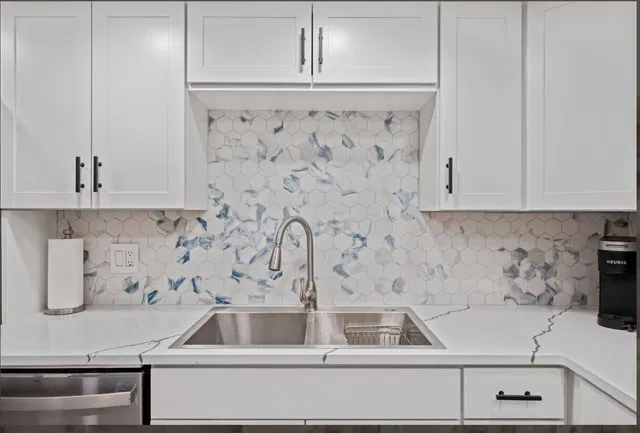  Unit 506 photo 6