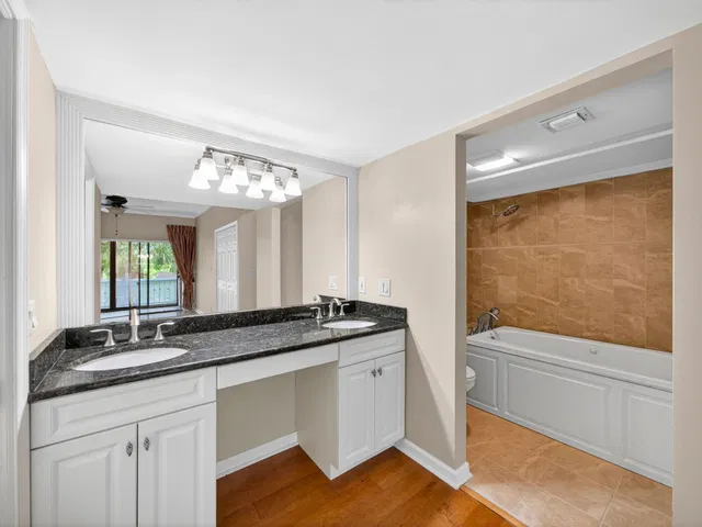 Unit 303 photo 6