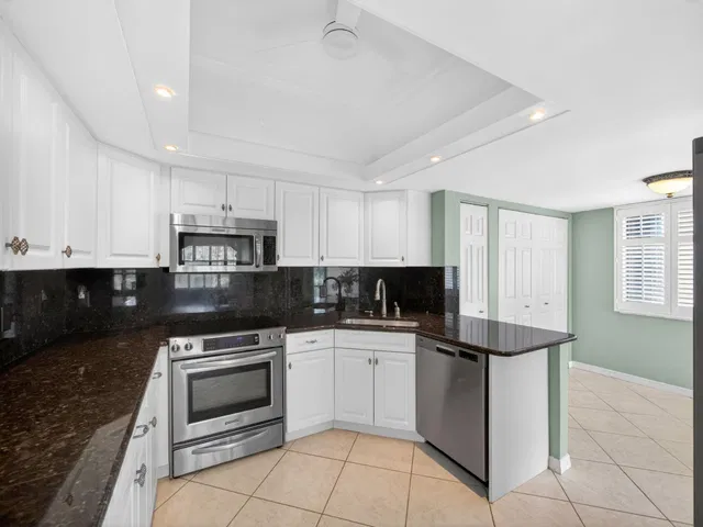 Unit 303 photo 11