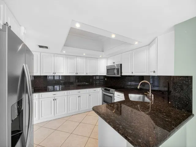 Unit 303 photo 12
