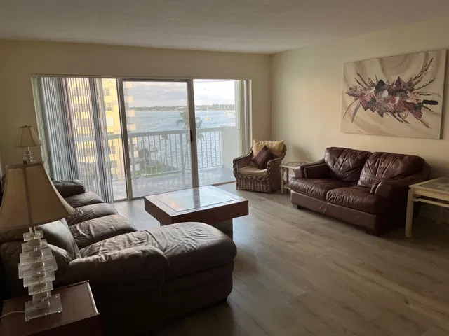 2600 N Flagler Unit 705 photo 20