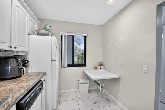 Unit 106 photo 4