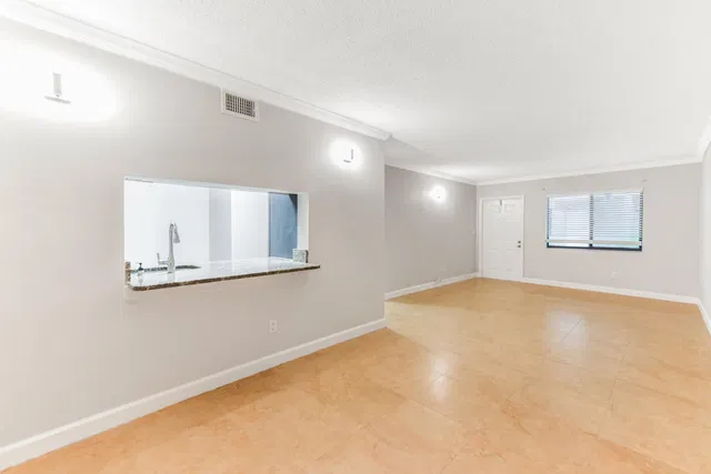 Unit 140 photo 6