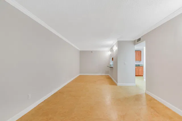 Unit 140 photo 7