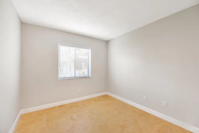 Unit 140 photo 10