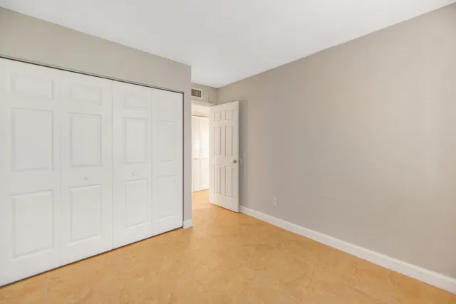Unit 140 photo 11