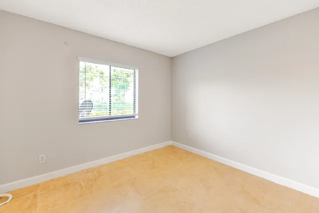 Unit 140 photo 12