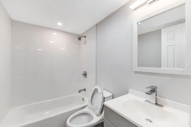 Unit 140 photo 14
