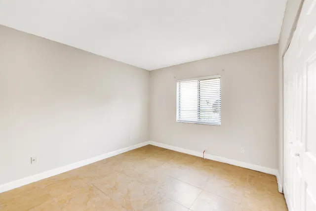 Unit 140 photo 15