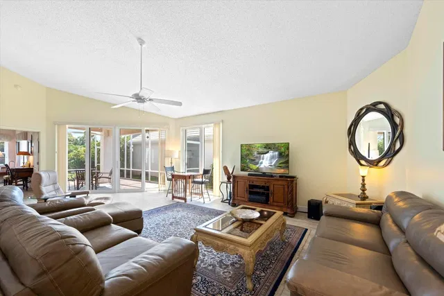 Residence photo 3