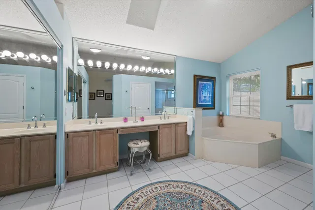 Residence photo 14