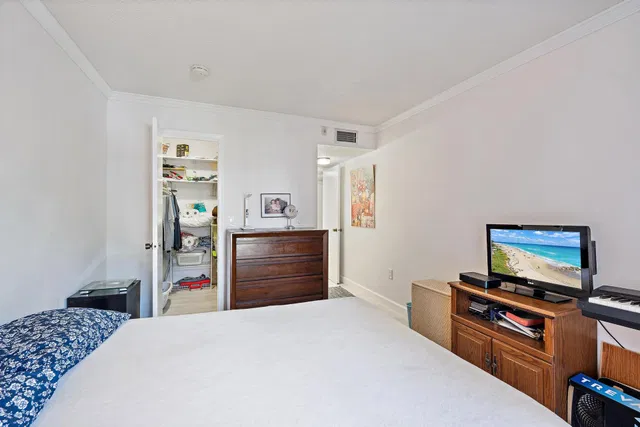 Unit 207 photo 6