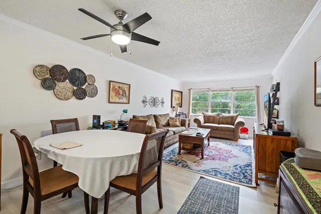Unit 207 photo 9