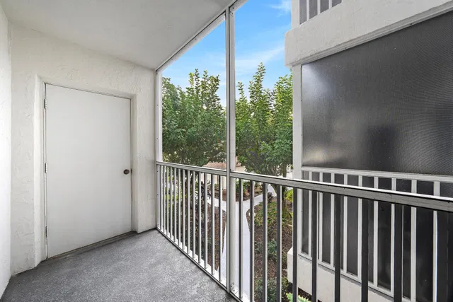 Unit 207 photo 12