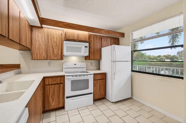 Unit 205 photo 6