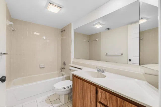 Unit 205 photo 17