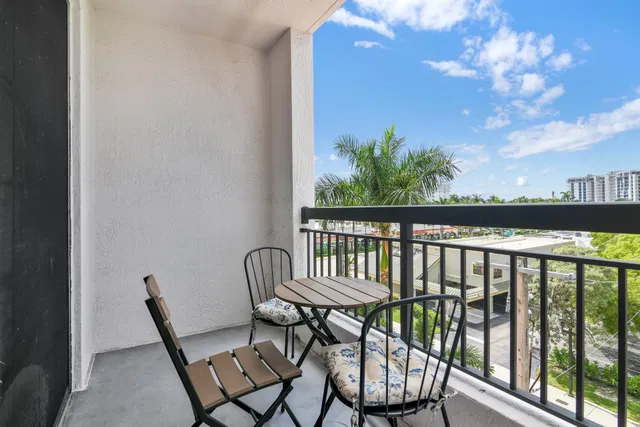 233 S Federal Boca Unit 421 photo 2