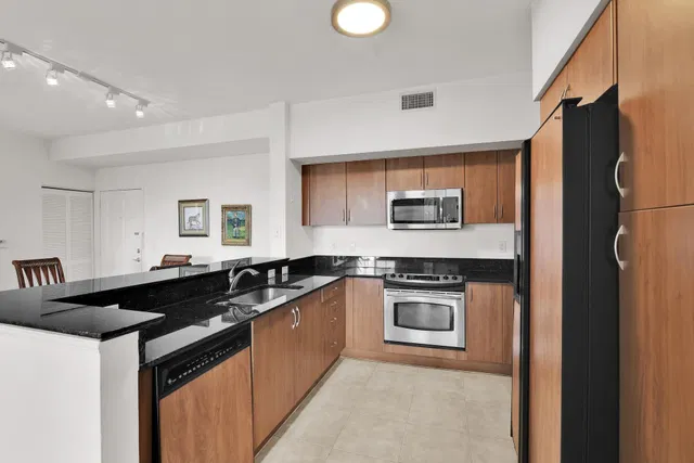 233 S Federal Boca Unit 421 photo 8