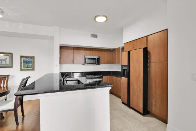 233 S Federal Boca Unit 421 photo 10