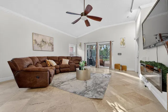 Residence photo 5
