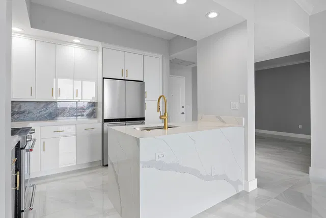 One City Plaza Unit 702 photo 4