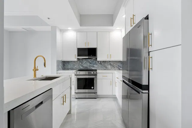One City Plaza Unit 702 photo 5