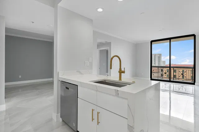 One City Plaza Unit 702 photo 24