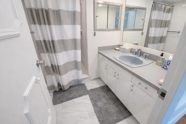 Unit 3020 photo 13
