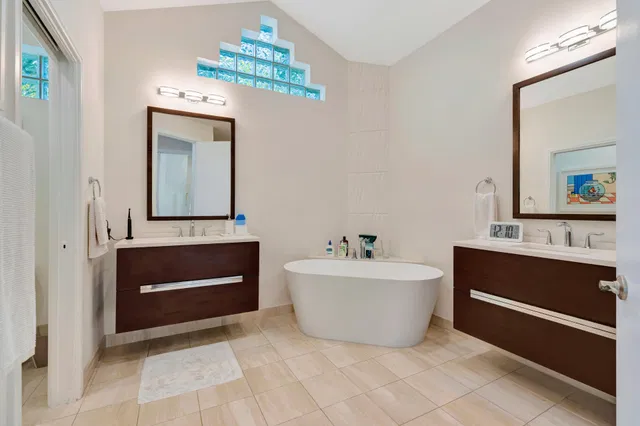 Admirals Cove Residence photo 26