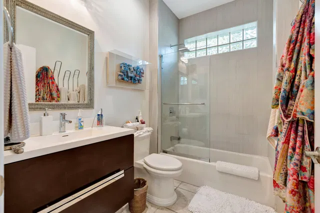 Admirals Cove Residence photo 32