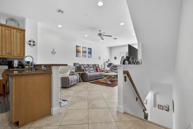 Residence photo 9