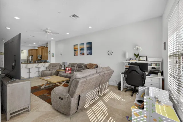 Residence photo 19
