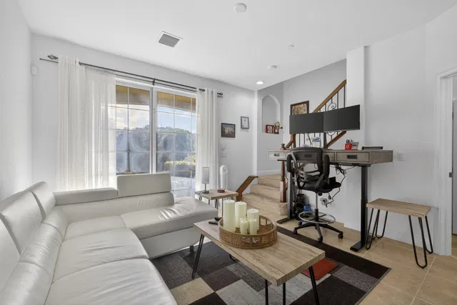 Residence photo 32