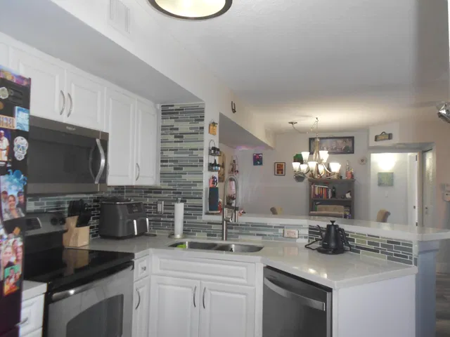 Unit 304 photo 3