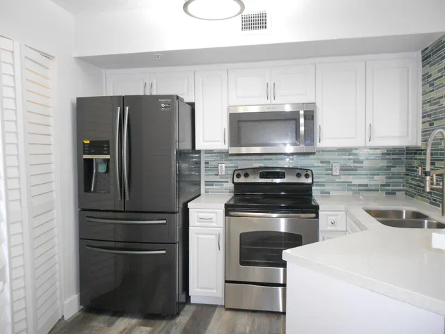 Unit 304 photo 5
