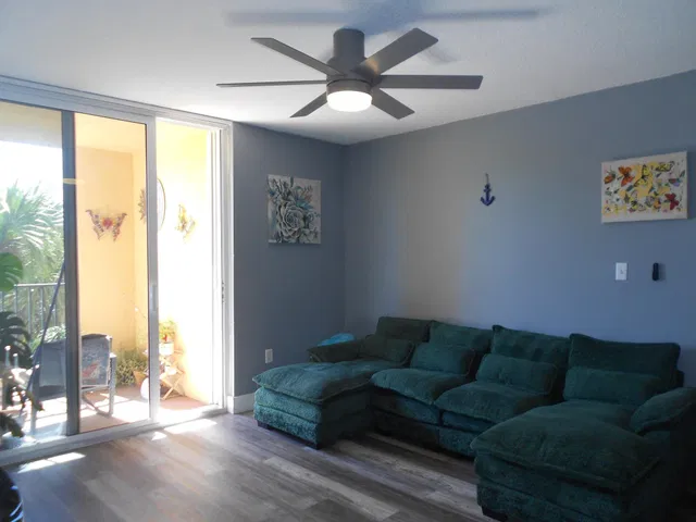 Unit 304 photo 6