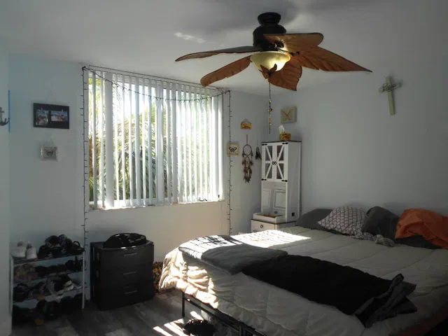 Unit 304 photo 8