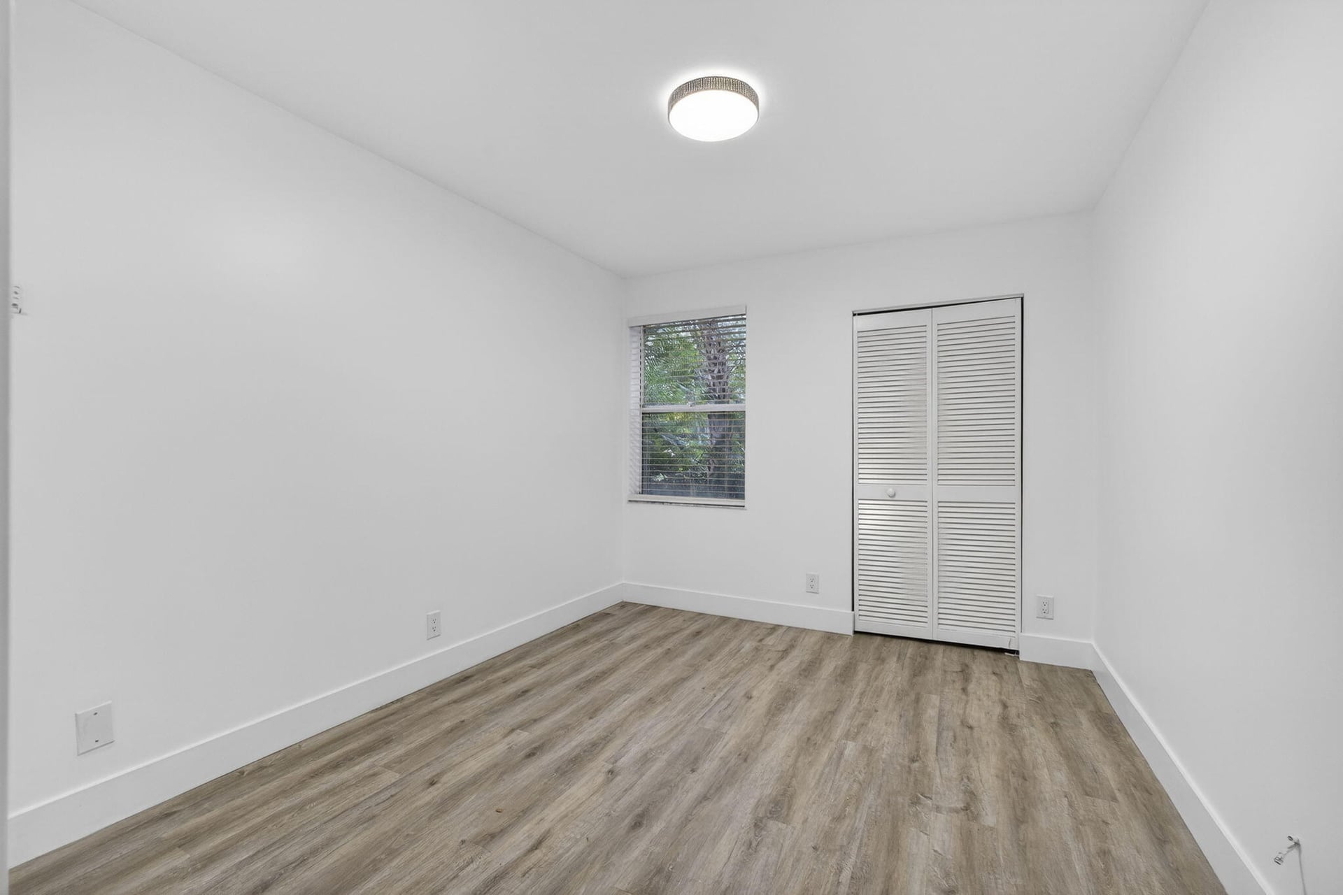Unit 103 photo 33