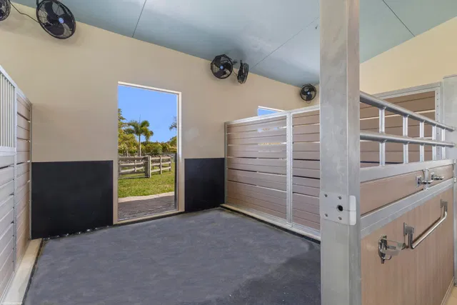  Residence photo 15