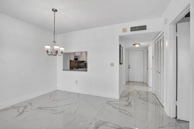Unit 1433 photo 6