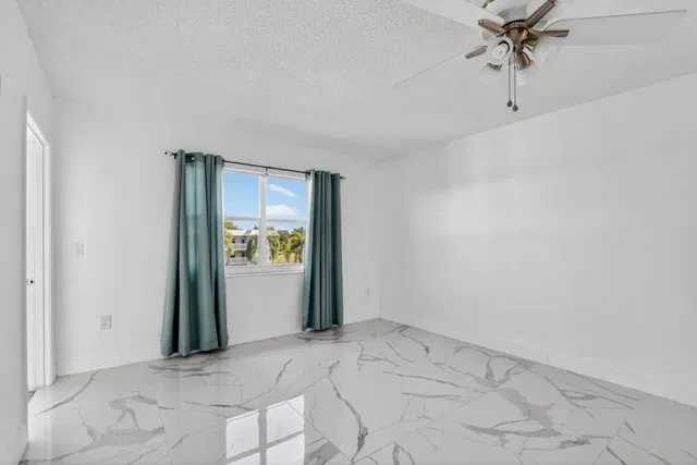 Unit 1433 photo 7