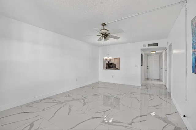 Unit 1433 photo 8