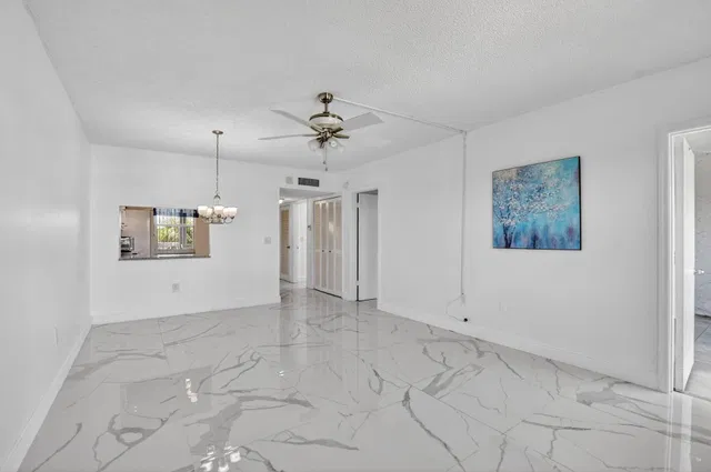 Unit 1433 photo 9