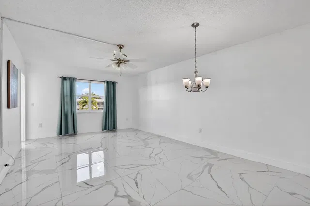 Unit 1433 photo 10