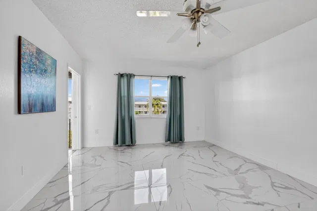 Unit 1433 photo 11