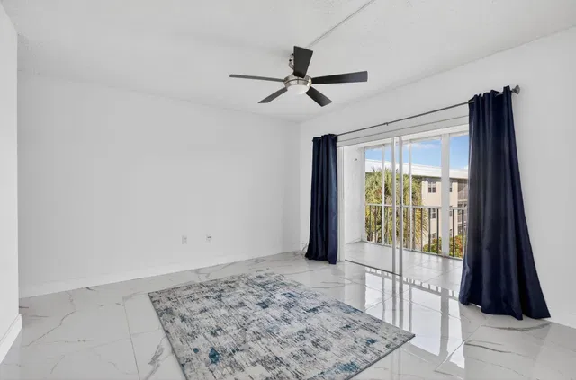 Unit 1433 photo 17