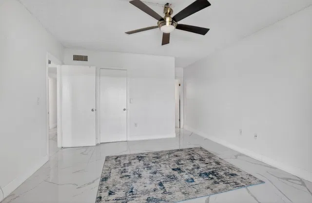Unit 1433 photo 18
