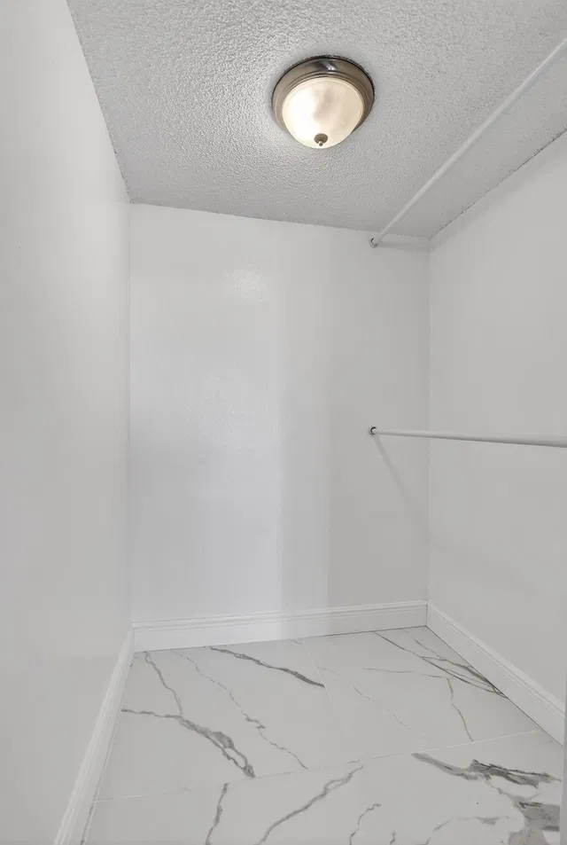Unit 1433 photo 19