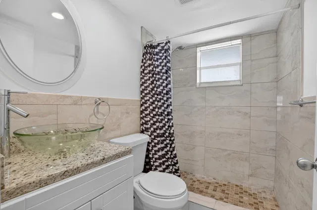 Unit 1433 photo 20
