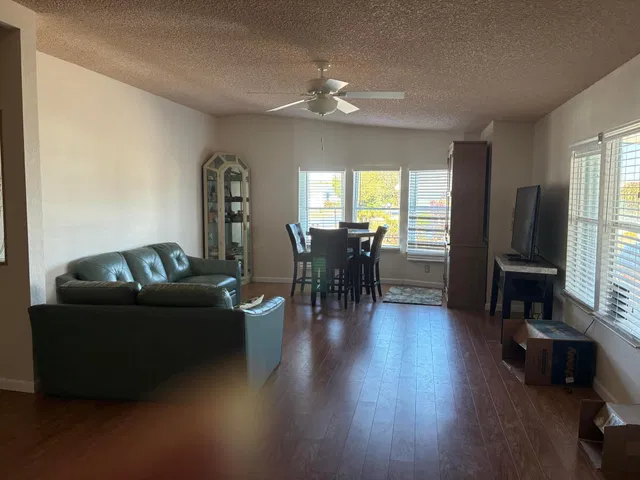  Residence photo 9